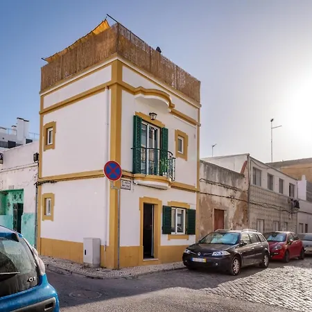 Arty Vintage Townhouse With Rooftop Shower & Sun Loungers Holiday home