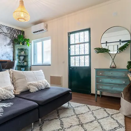 Holiday home Arty Vintage Townhouse With Rooftop Shower & Sun Loungers *