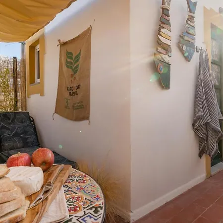 Arty Vintage Townhouse With Rooftop Shower & Sun Loungers Holiday home *