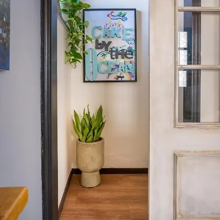 Arty Vintage Townhouse With Rooftop Shower & Sun Loungers Semesterbostad *