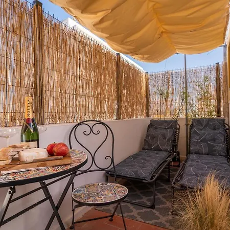 Arty Vintage Townhouse With Rooftop Shower & Sun Loungers Holiday home *