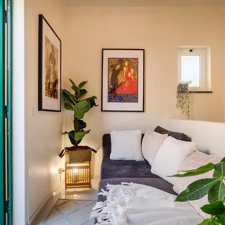 Arty Vintage Townhouse With Rooftop Shower & Sun Loungers Holiday home