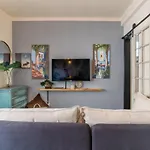 Arty Vintage Townhouse With Rooftop Shower & Sun Loungers בית נופש *