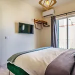 בית נופש Arty Vintage Townhouse With Rooftop Shower & Sun Loungers *