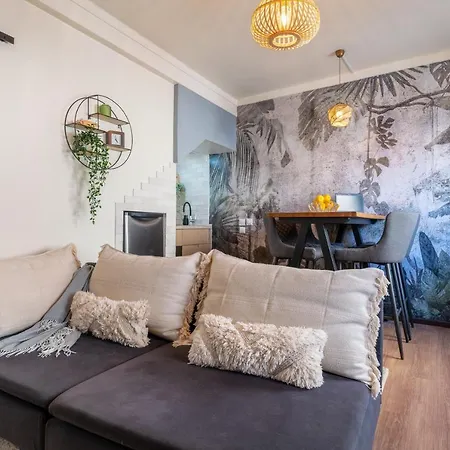 Arty Vintage Townhouse With Rooftop Shower & Sun Loungers בית נופש Olhão