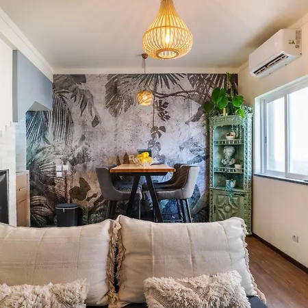 Arty Vintage Townhouse With Rooftop Shower & Sun Loungers Tatil Evi Olhão
