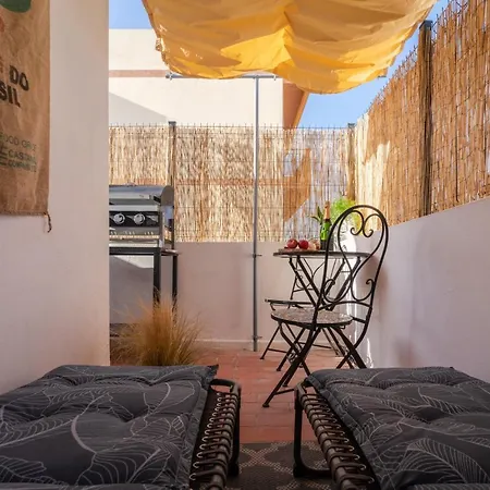 Arty Vintage Townhouse With Rooftop Shower & Sun Loungers Olhão