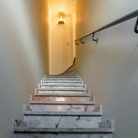 Tatil Evi Arty Vintage Townhouse With Rooftop Shower & Sun Loungers